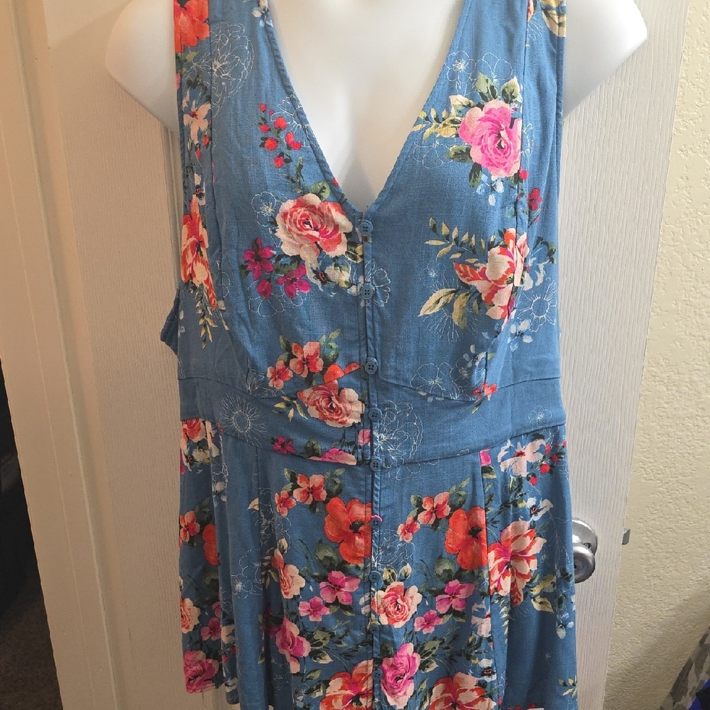 Torrid Blue Floral Sleeveless Blouse Size 4X